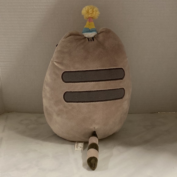 Gund Pusheen Cat Birthday Plush Stuffed Animal Cupcake and Birthday Hat Tan 10” - Picture 2 of 9